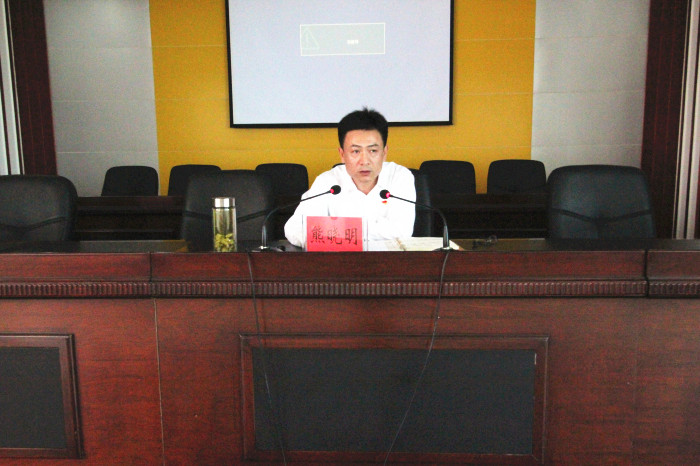 讲党课.jpg