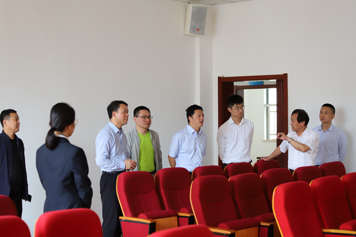 参观审判法庭.JPG